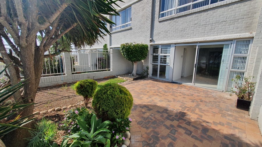 To Let 1 Bedroom Property for Rent in Summerstrand Eastern Cape